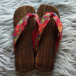 Japanese style wooden sandals flip flops